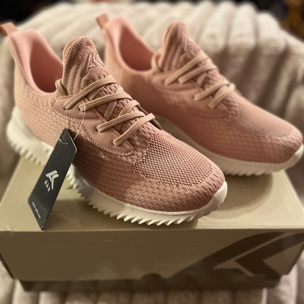 AKK LADIES ATHLETIC SHOES, PINK, SIZE 40/ US SIZE 9.5, NEW IN BOX,
